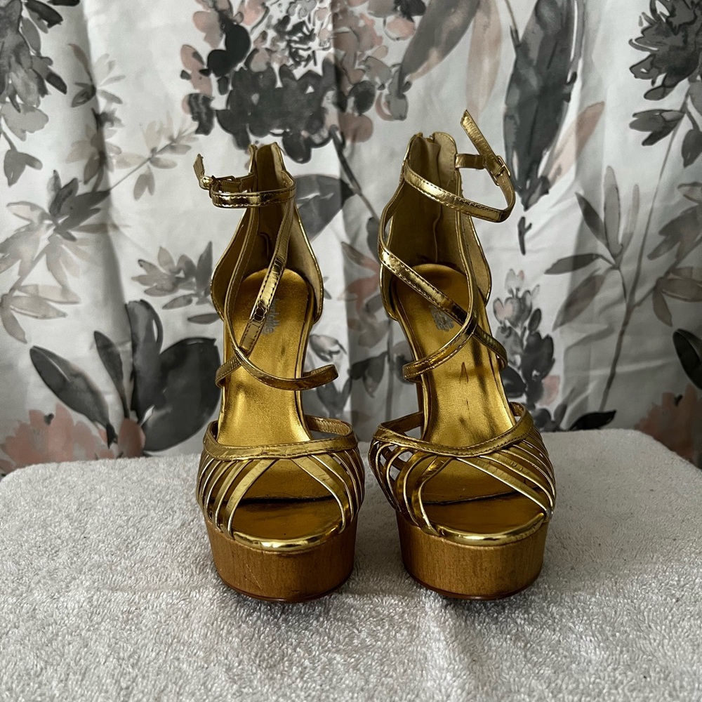 Gold Heels - Picture 2 of 5